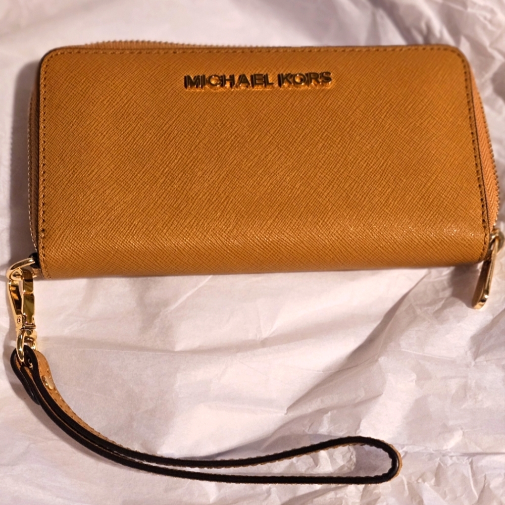 Michael Kors Jet Set Travel Large Saffiano Leather Wallet